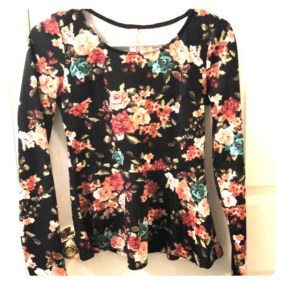 Xhilaration peplum long sleeve floral top medium